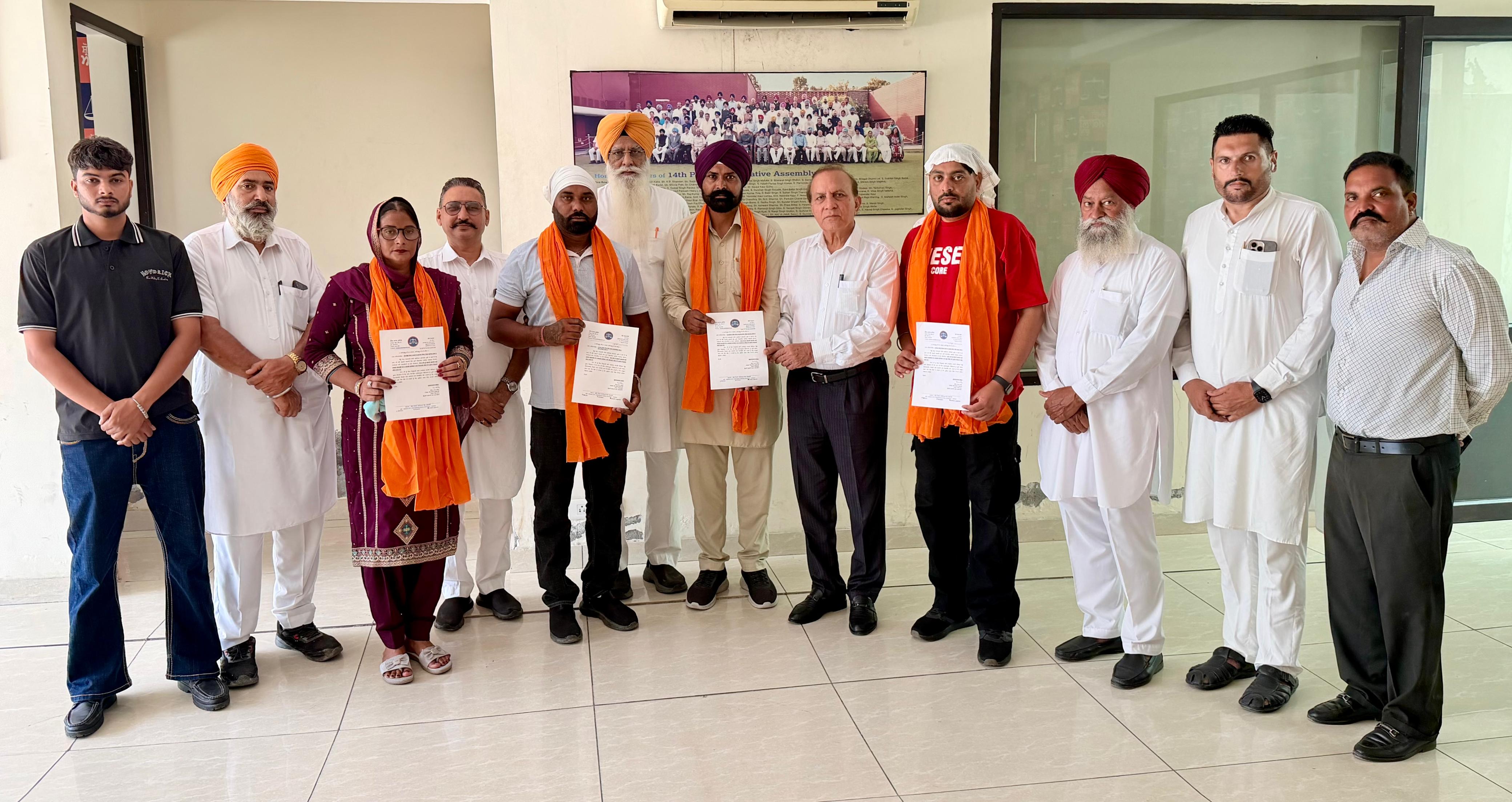 ਜਗਰਾਓਂ ਵਿੱਚ ਸ਼੍ਰੋਮਣੀ ਅਕਾਲੀ ਦਲ ਵੱਲੋਂ ਸਰਕਲ ਗਾਲਿਬ ਦੇ ਨਵੇਂ ਅਹੁਦੇਦਾਰਾਂ ਨੂੰ ਨਿਯੁਕਤੀ ਪੱਤਰ ਭੇਂਟ
