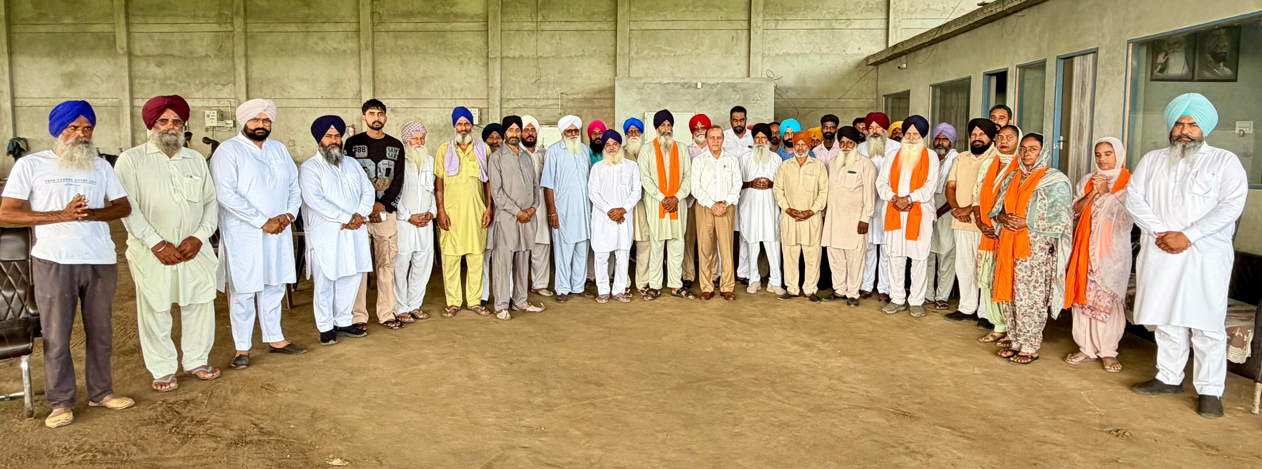 ਮਲਕ ’ਚ ਅਕਾਲੀ ਮੈਂਬਰਾਂ ਦਾ ਸਨਮਾਨ, ਛਪਾਰ ਕਾਨਫਰੰਸ ਲਈ ਮੀਟਿੰਗ