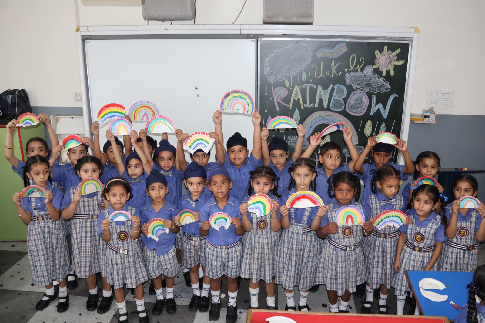 Blossoms Convent School Jagraon: ਯੂ.ਕੇ.ਜੀ. ਕਲਾਸ ਵਿੱਚ "ਰੇਨਬੋ ਗਤੀਵਿਧੀ", ਬੱਚਿਆਂ ਨੇ ਰੰਗਾਂ ਰਾਹੀਂ ਸਿੱਖੀ ਸਿਰਜਣਾਤਮਕਤਾ