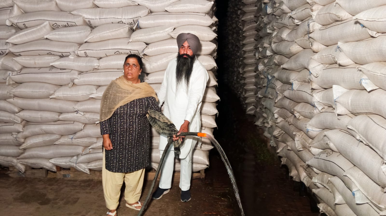 ਕਣਕ ਨੂੰ ਕਥਿਤ ਤੌਰ 'ਤੇ ਪਾਣੀ ਲਗਾਉਣ ਦਾ ਮਾਮਲਾ ਭਖਿਆ, ਜਾਂਚ ਲਈ ਟੀਮਾਂ ਗਠਿਤ