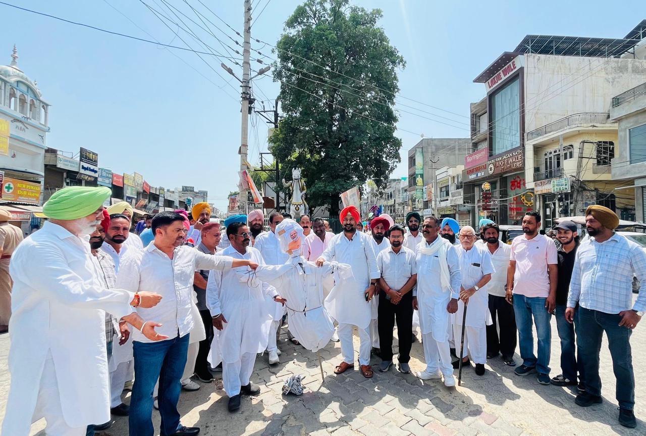 ਰਾਹੁਲ ਗਾਂਧੀ ਖ਼ਿਲਾਫ਼ ਐਫਆਈਆਰ ਦੇ ਵਿਰੋਧ ’ਚ ਜਗਰਾਉਂ ਕਾਂਗਰਸ ਦਾ ਪ੍ਰਦਰਸ਼ਨ