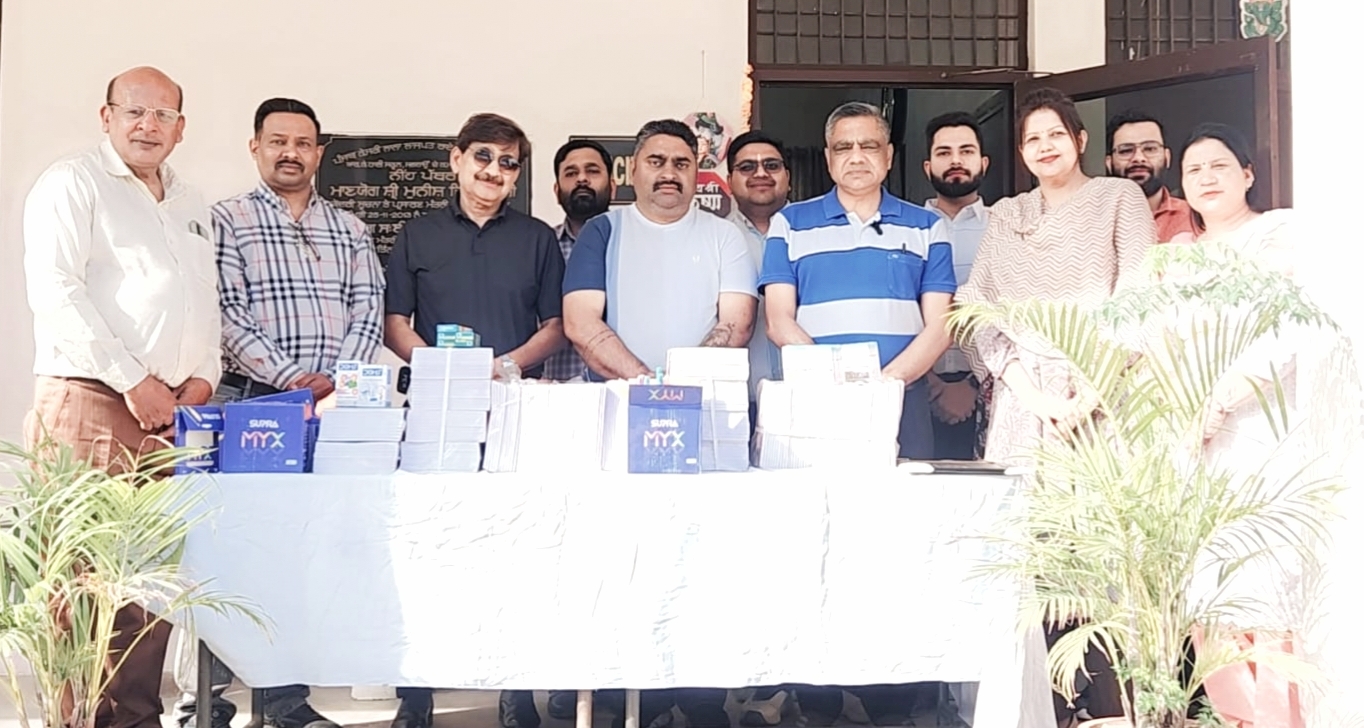 Lions Club Youth ने RK Senior Secondary School में बांटी स्टेशनरी | मुख्य अतिथि डॉ. अशोक गुप्ता (USA)