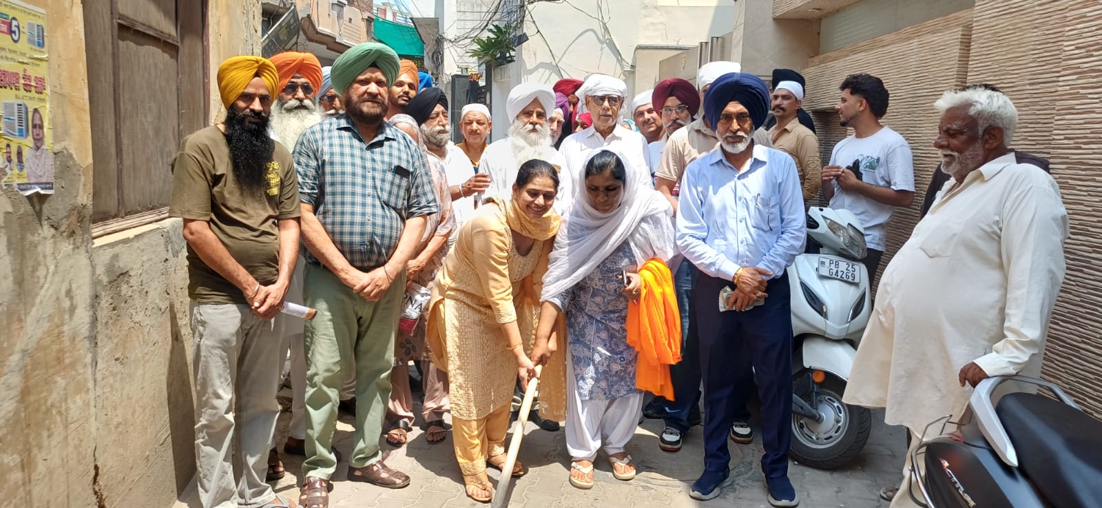 ਜਗਰਾਓਂ ਦੇ ਵਾਰਡ ਨੰਬਰ 5 ਵਿੱਚ 17 ਲੱਖ ਰੁਪਏ ਨਾਲ ਸੜਕ ਨਿਰਮਾਣ ਕਾਰਜ ਸ਼ੁਰੂ