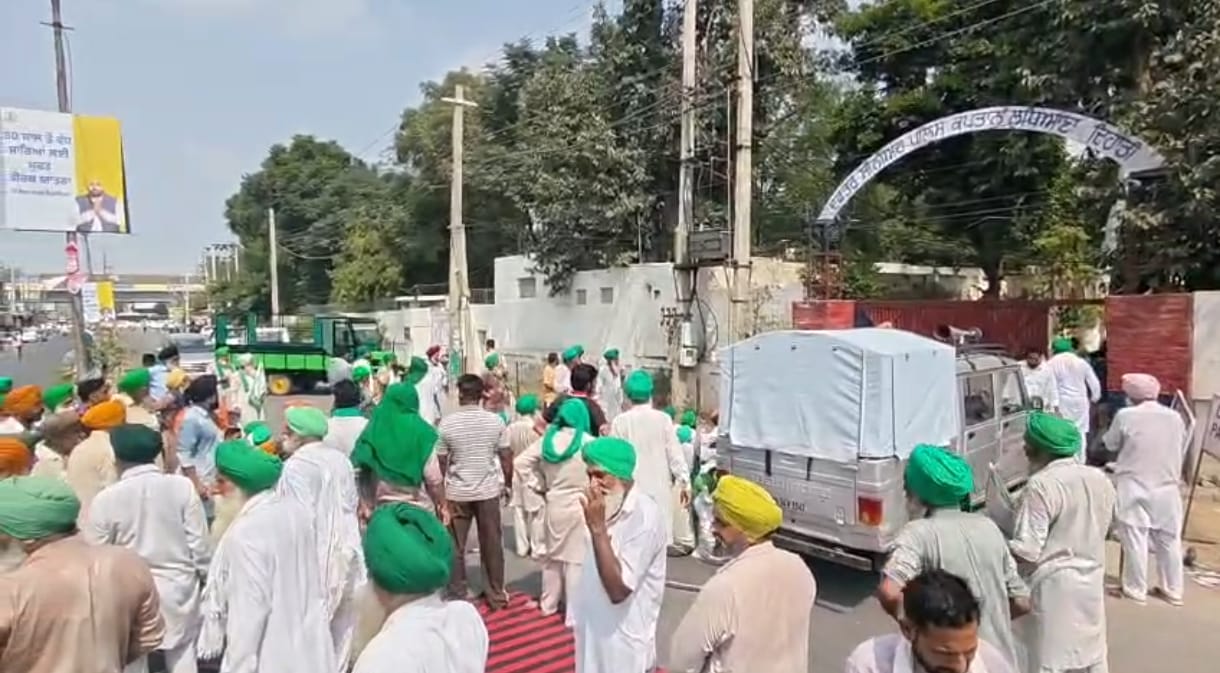 ਕਲਸੀਆਂ ਵਿਆਹ ਮਾਮਲੇ ’ਚ ਕਿਸਾਨਾਂ ਦਾ ਐੱਸਐੱਸਪੀ ਦਫ਼ਤਰ ਘੇਰਾਓ